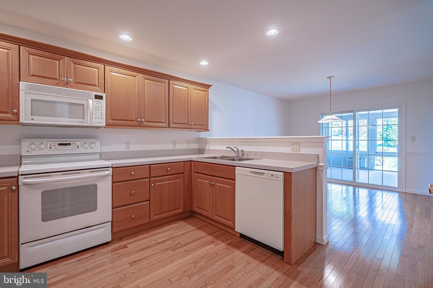 6039 Timberknoll Drive photo 4