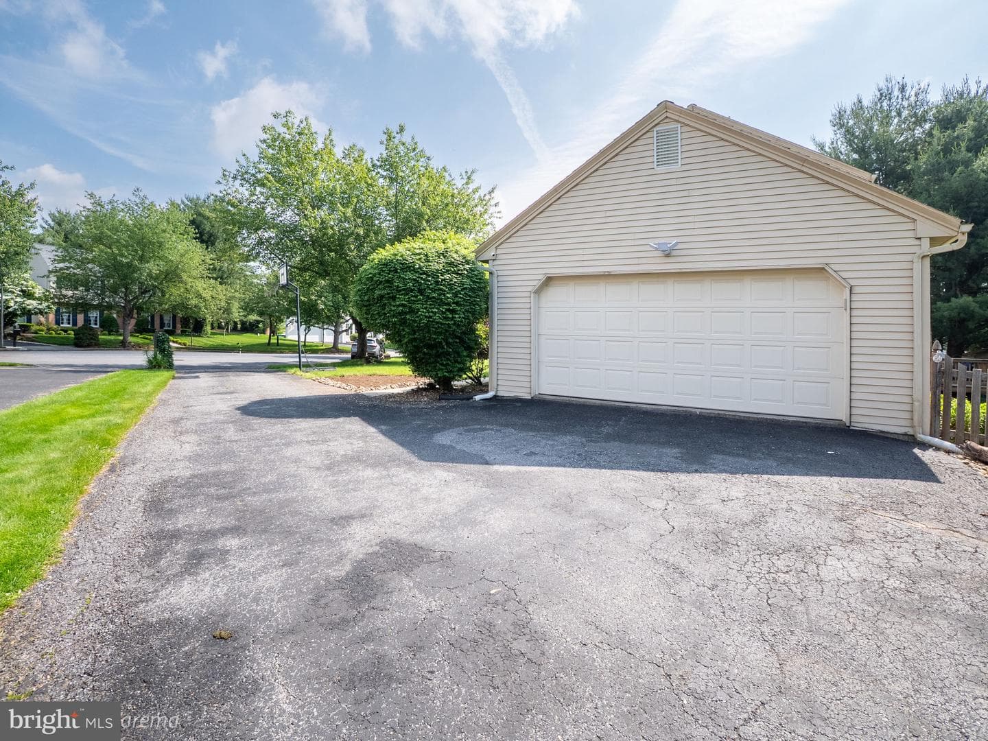 5054 Rainbow Court photo 32