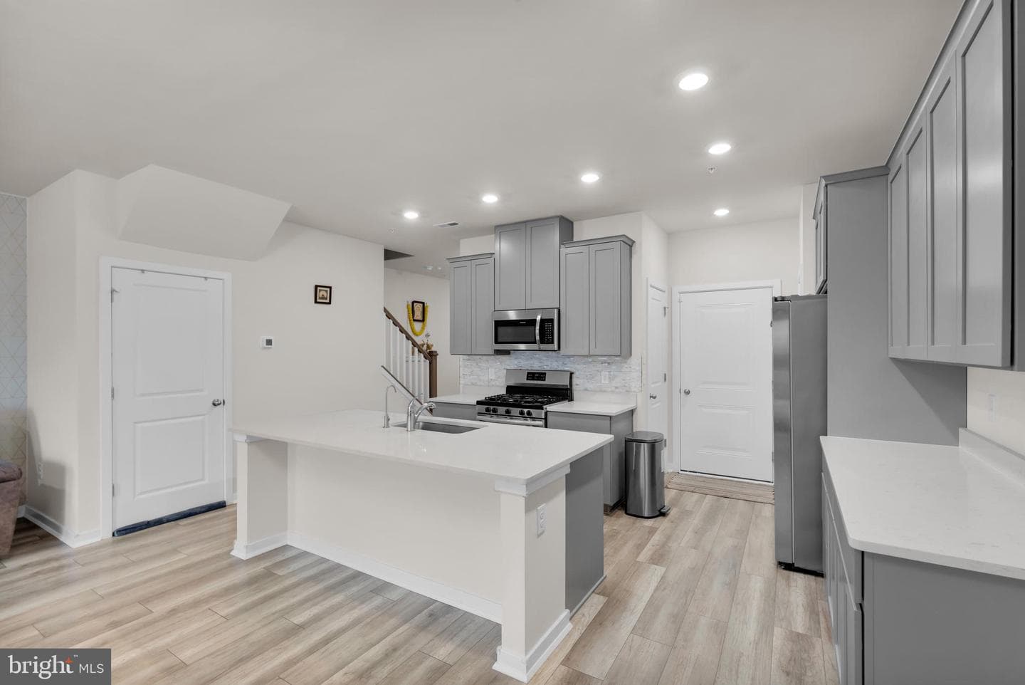 7579 Clayton Avenue photo 14