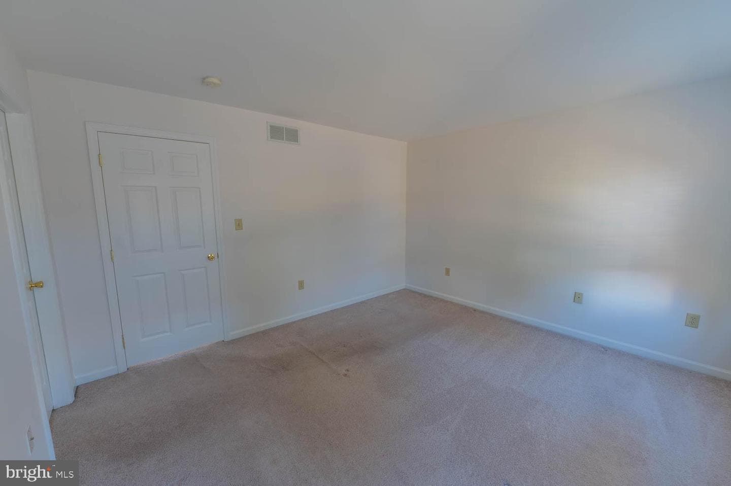 104 Garden Court photo 13