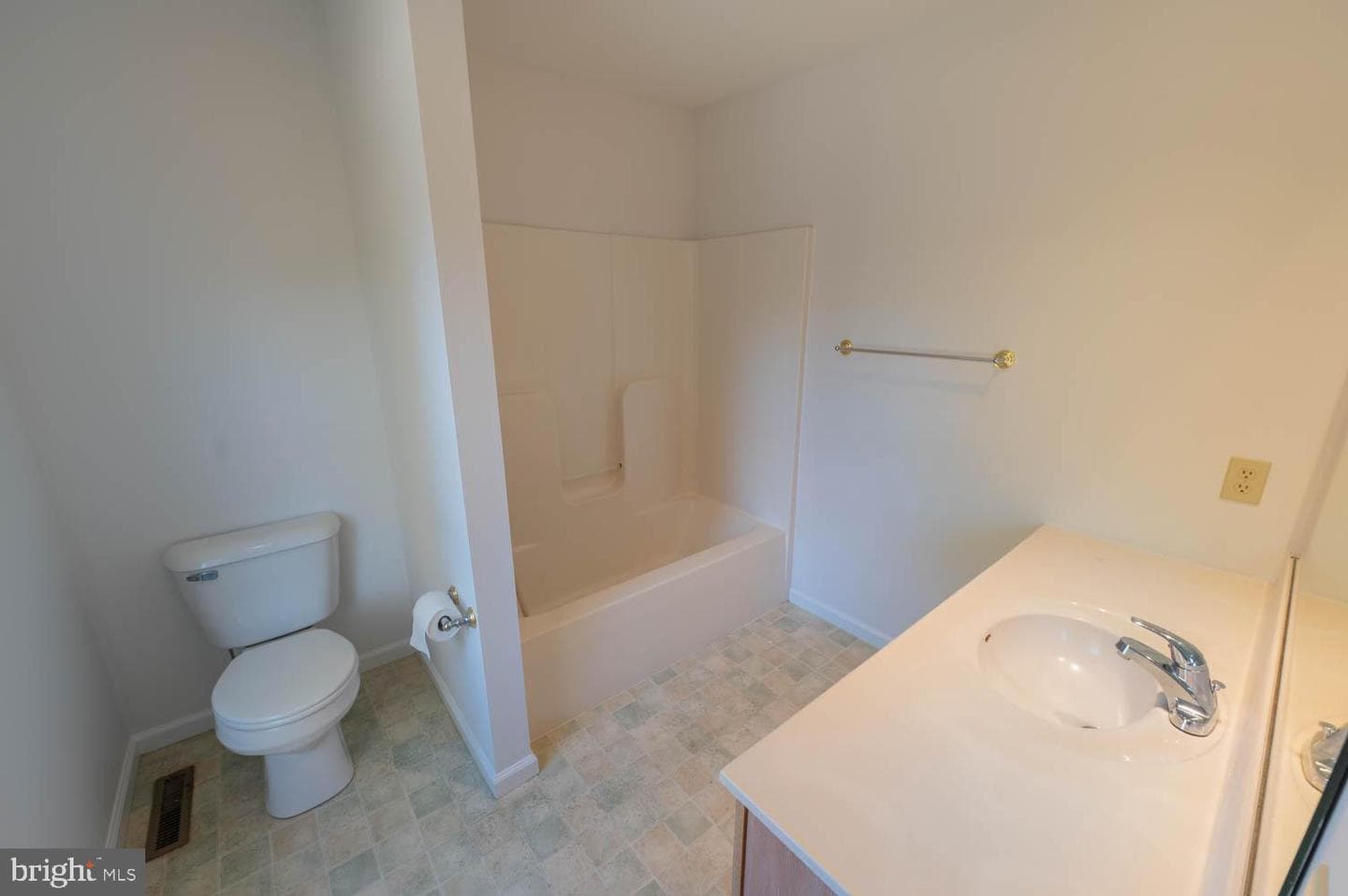 104 Garden Court photo 14