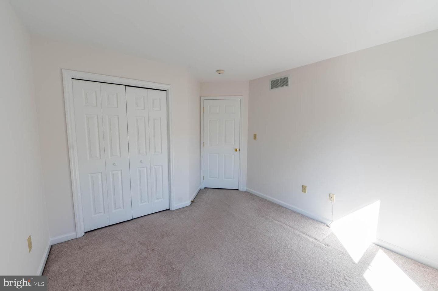 104 Garden Court photo 20