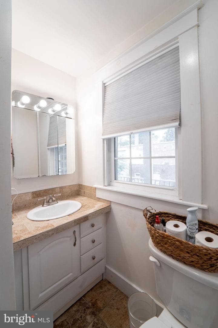 717 5th Avenue photo 33
