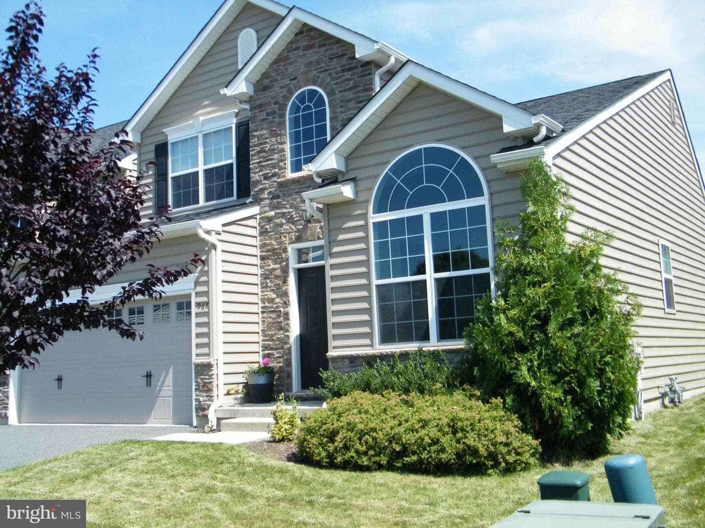 967 Swallow Tail Lane photo 2