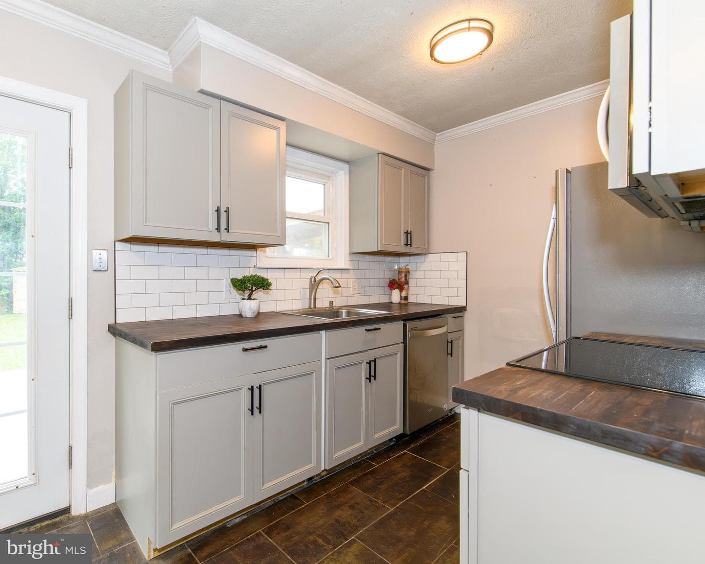 2612 Mountain Lane photo 4