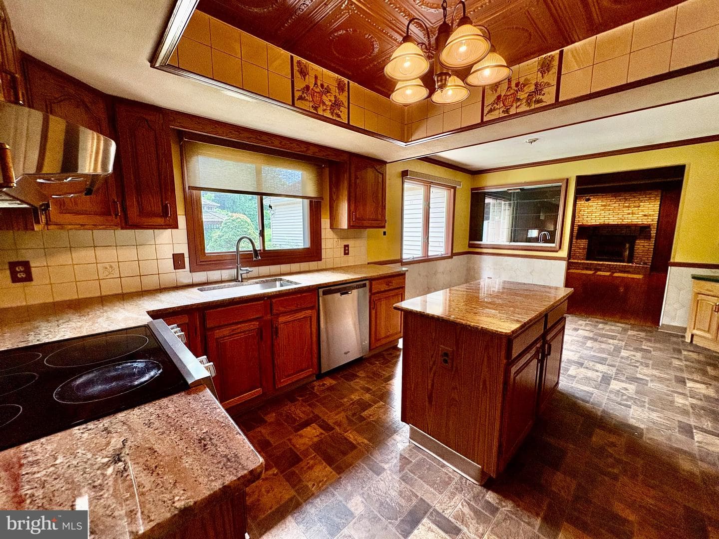 3706 Surrey Drive photo 15