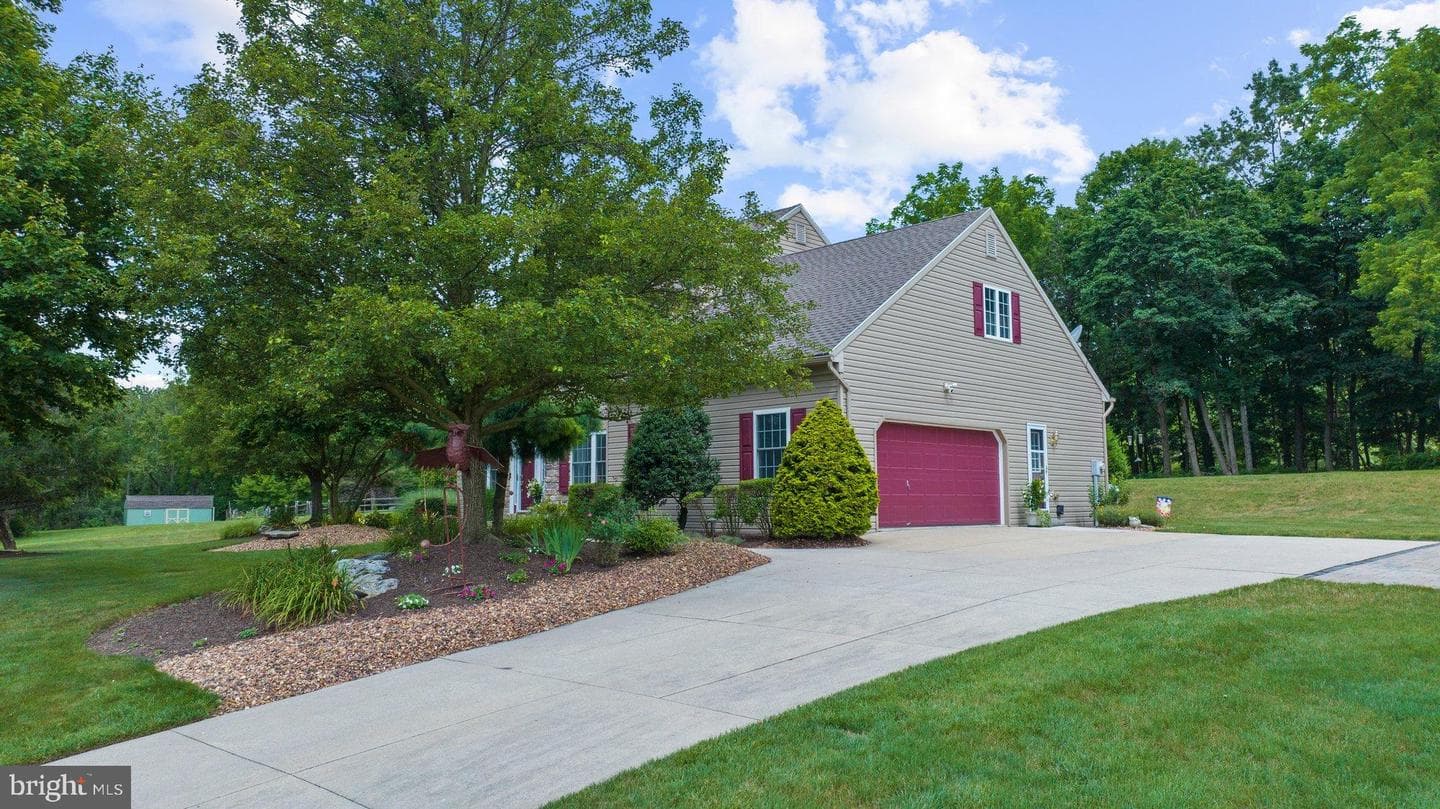 6336 Opossum Lane photo 2