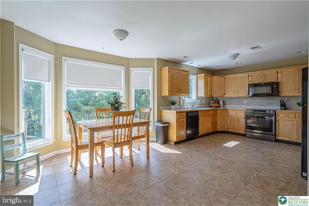 5460 Devonshire Court photo 13