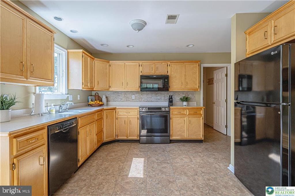 5460 Devonshire Court photo 15
