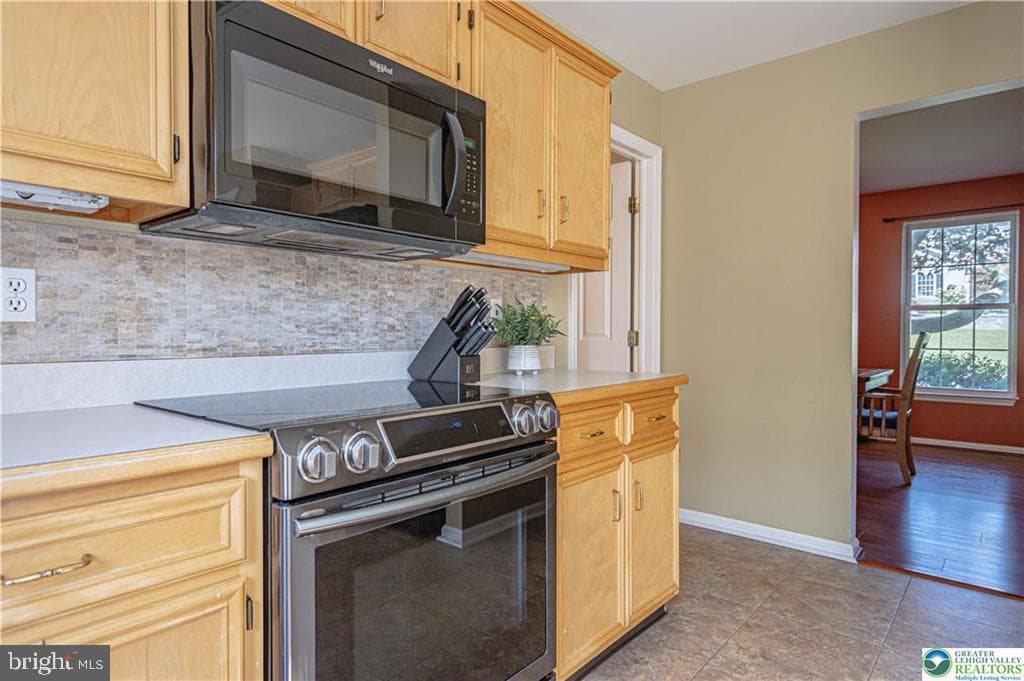 5460 Devonshire Court photo 18