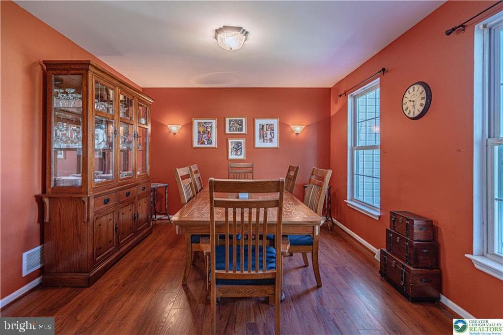5460 Devonshire Court photo 19