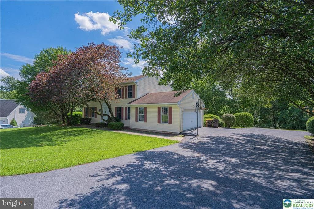 5460 Devonshire Court photo 2