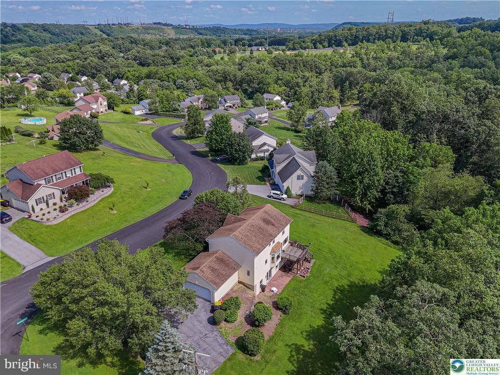 5460 Devonshire Court photo 4