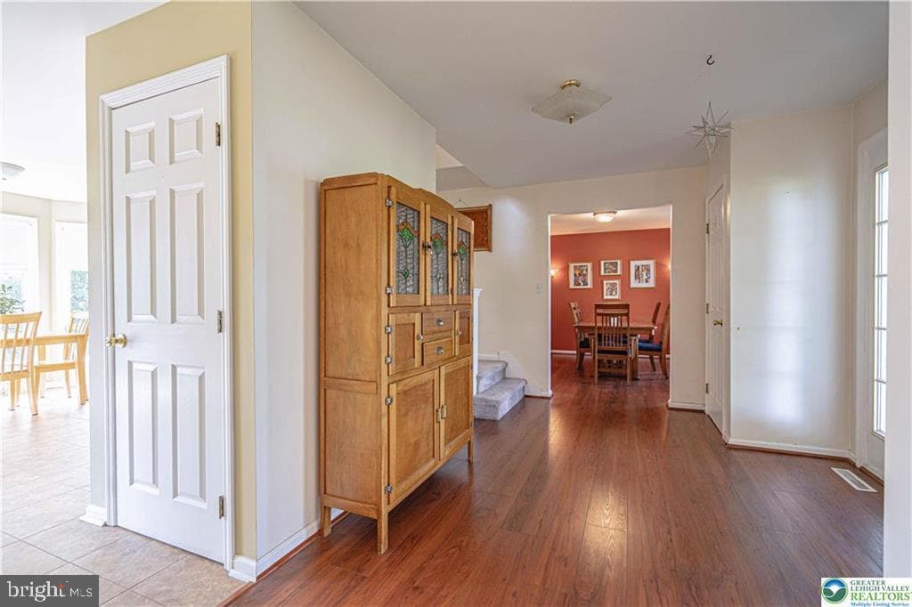 5460 Devonshire Court photo 7