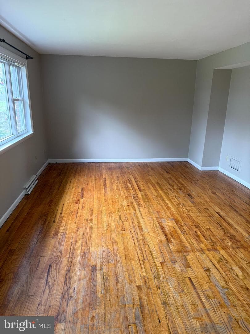 5267 Thompson Street photo 6