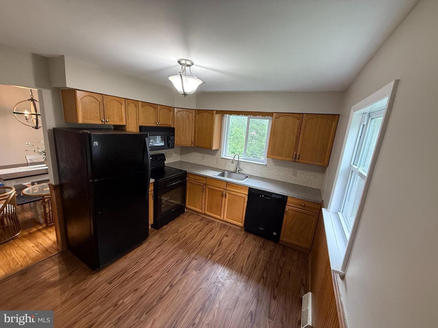 5267 Thompson Street photo 8