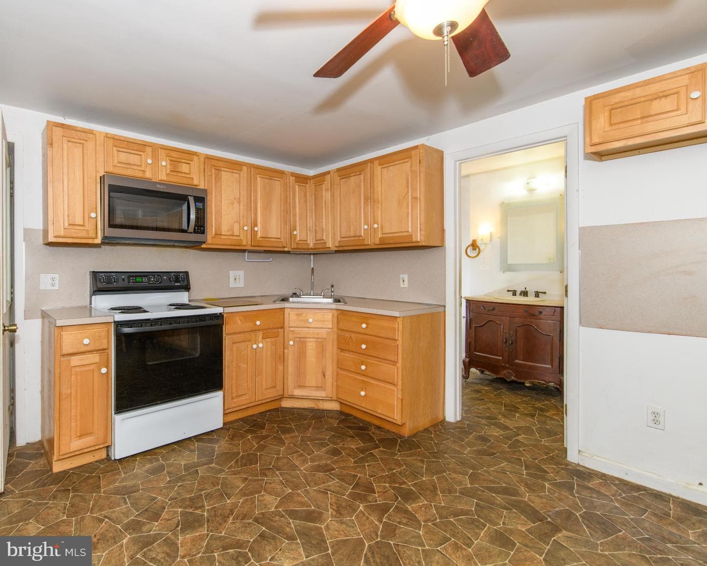 7921 Corning Road photo 15