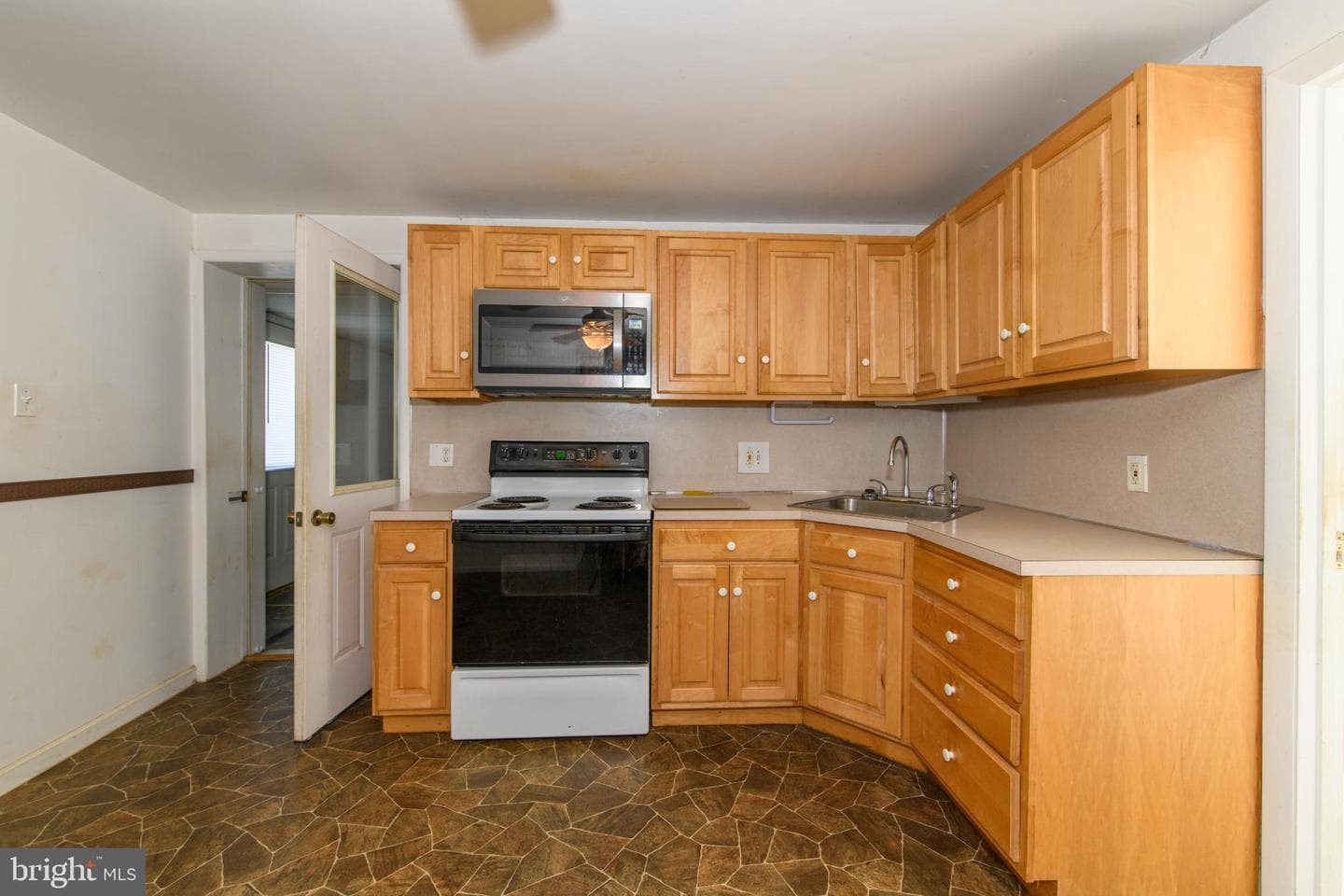 7921 Corning Road photo 16
