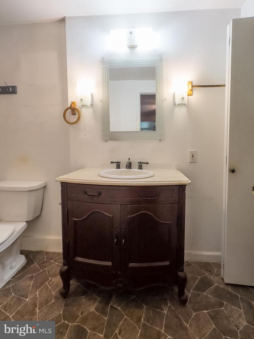 7921 Corning Road photo 18