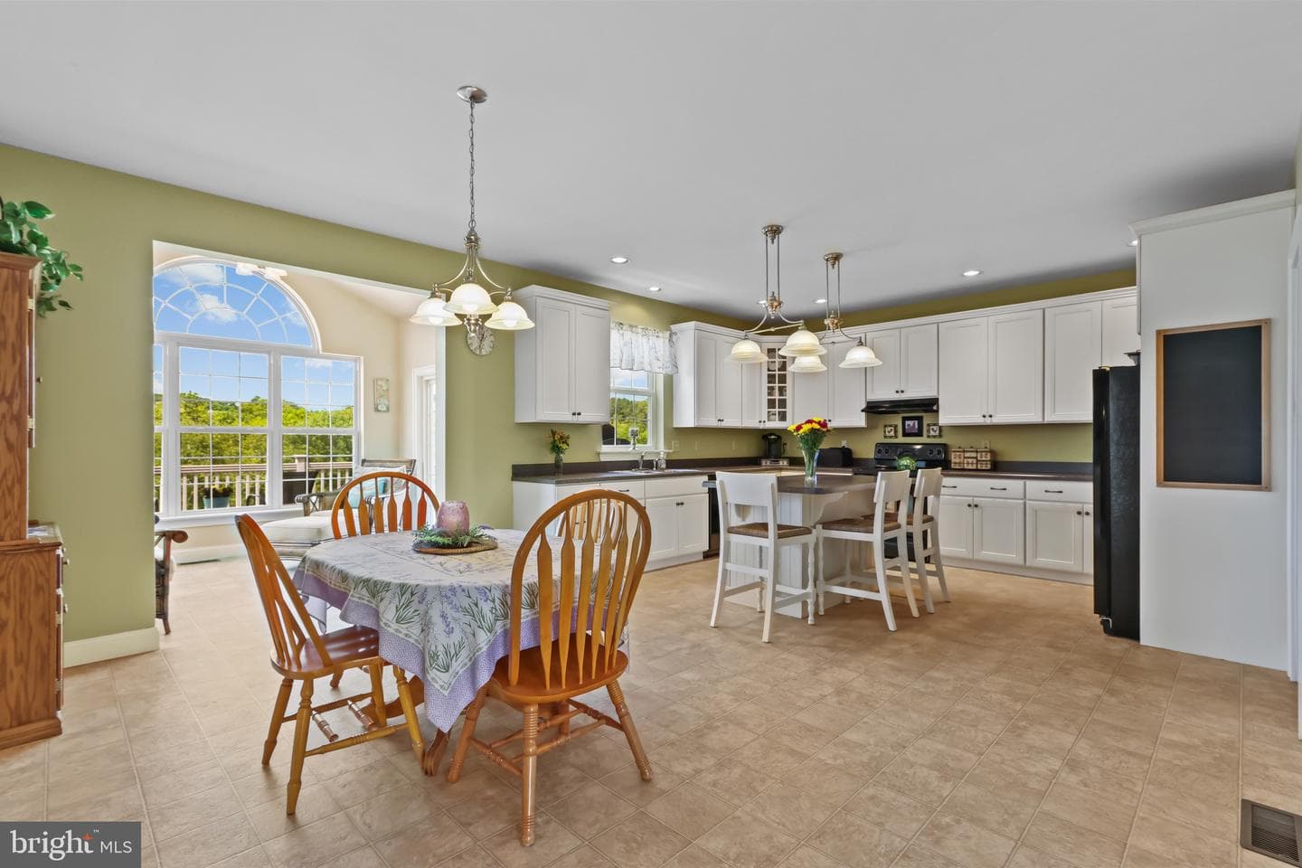 2932 Silver Creek Circle photo 9