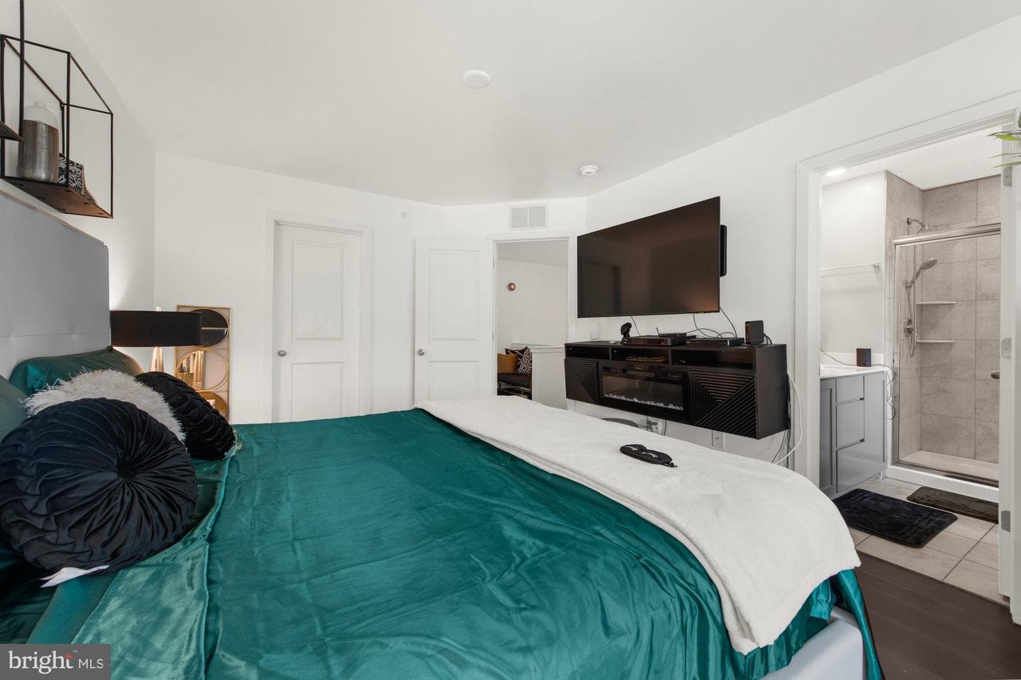 7555 Clayton Avenue photo 22