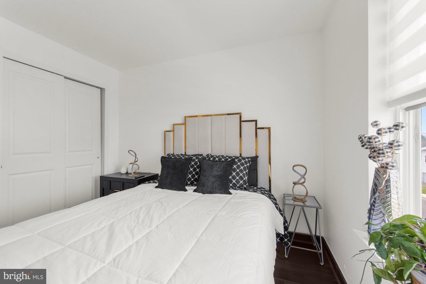 7555 Clayton Avenue photo 25