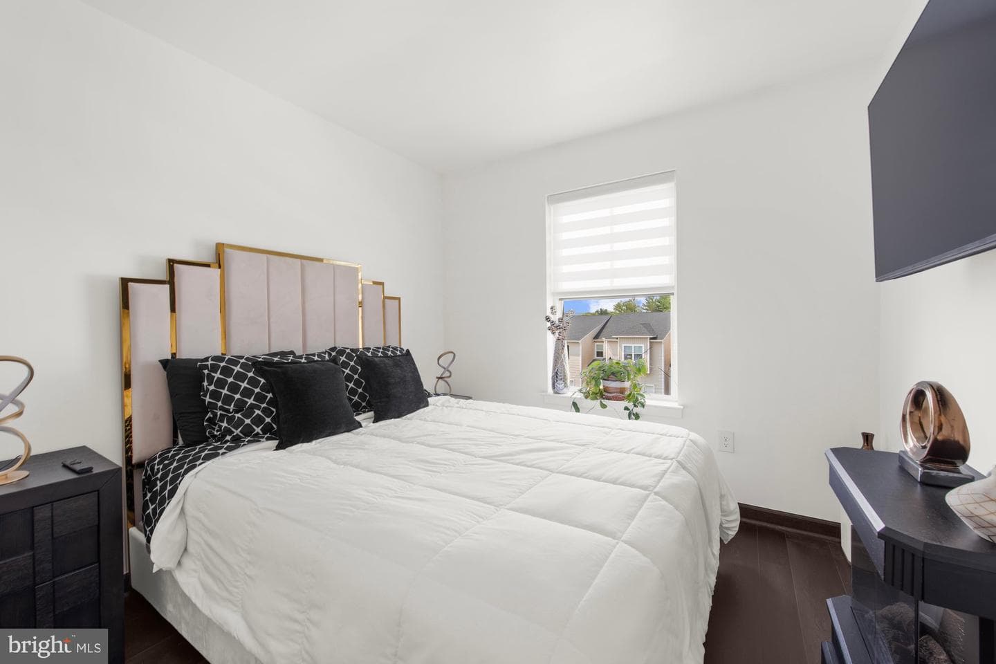 7555 Clayton Avenue photo 26