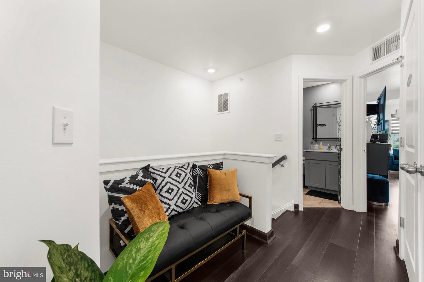 7555 Clayton Avenue photo 32
