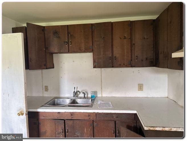 428 Thomas Street photo 6