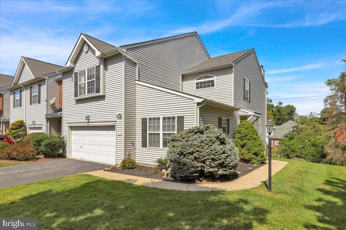 301 Hawthorne Lane
