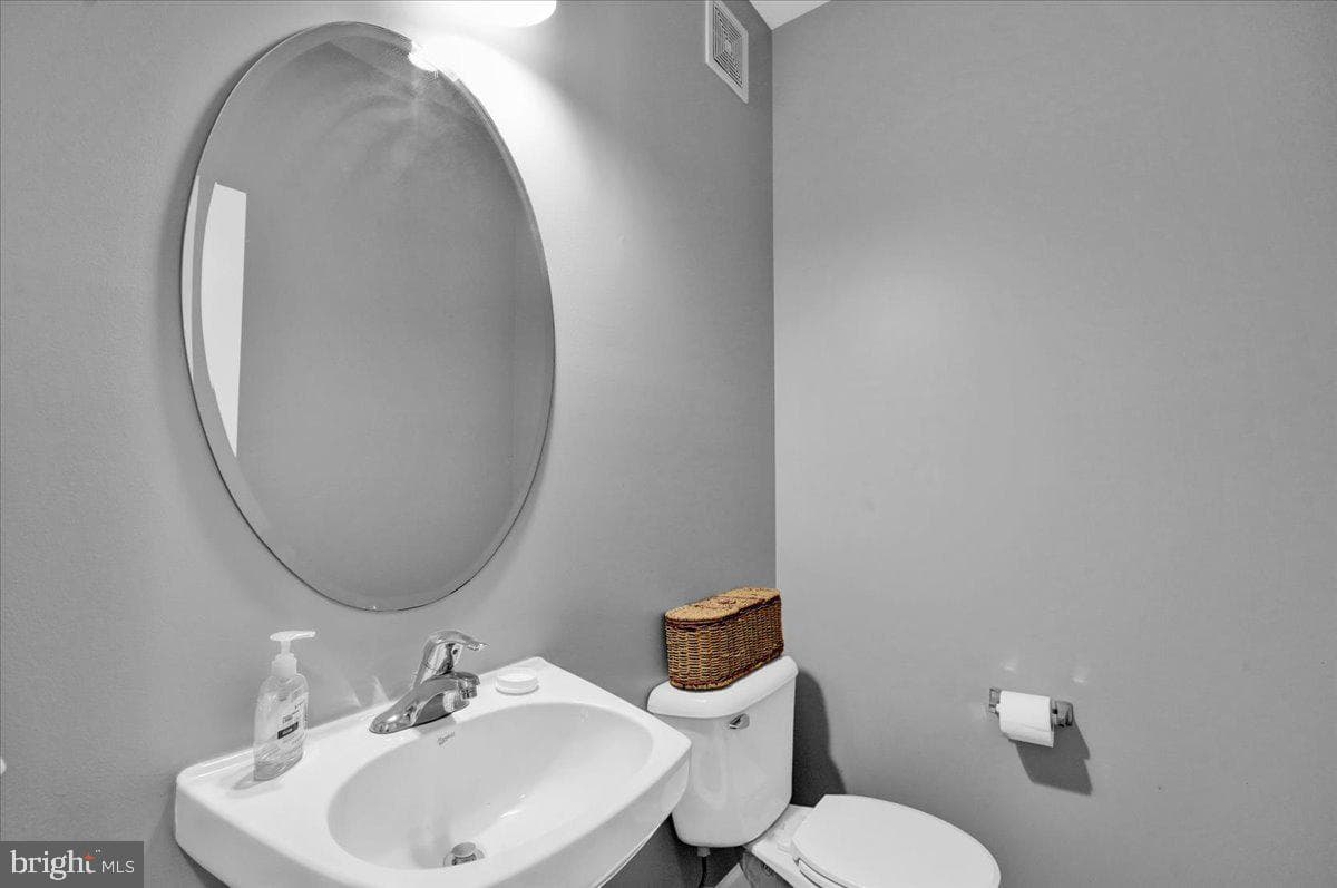 301 Hawthorne Lane photo 16