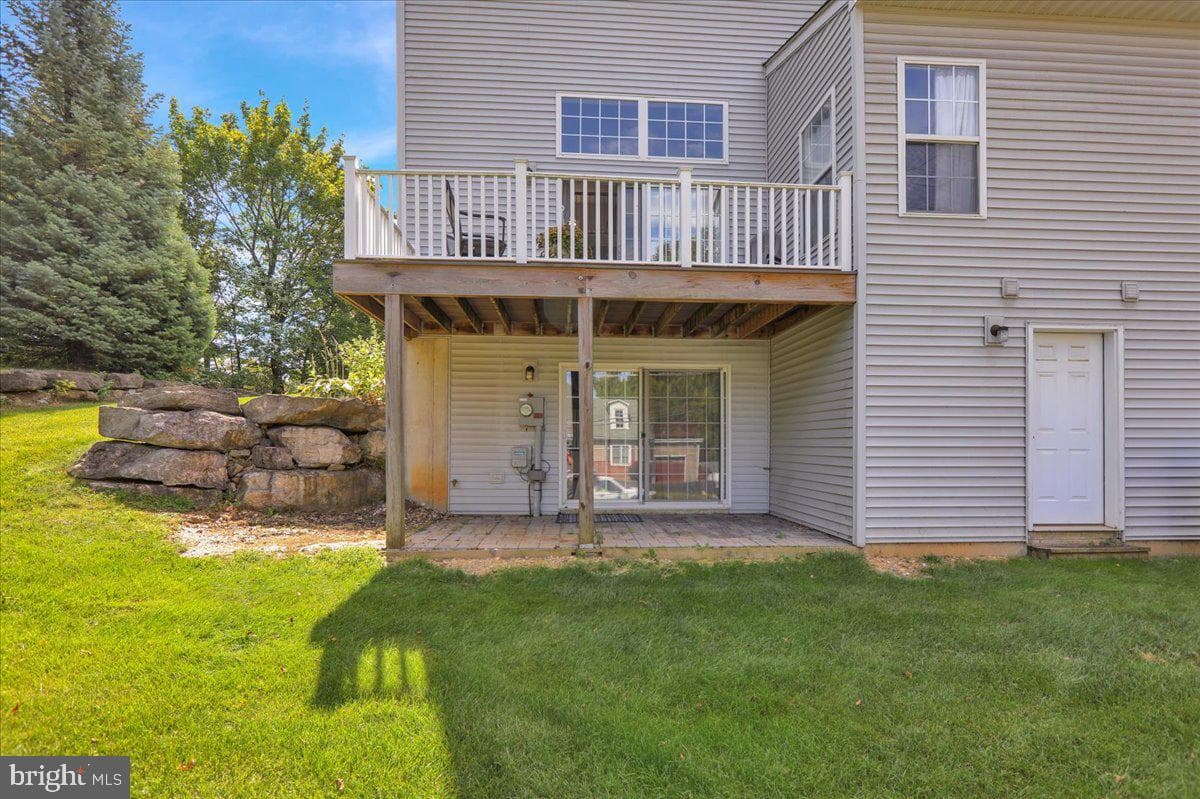 301 Hawthorne Lane photo 5