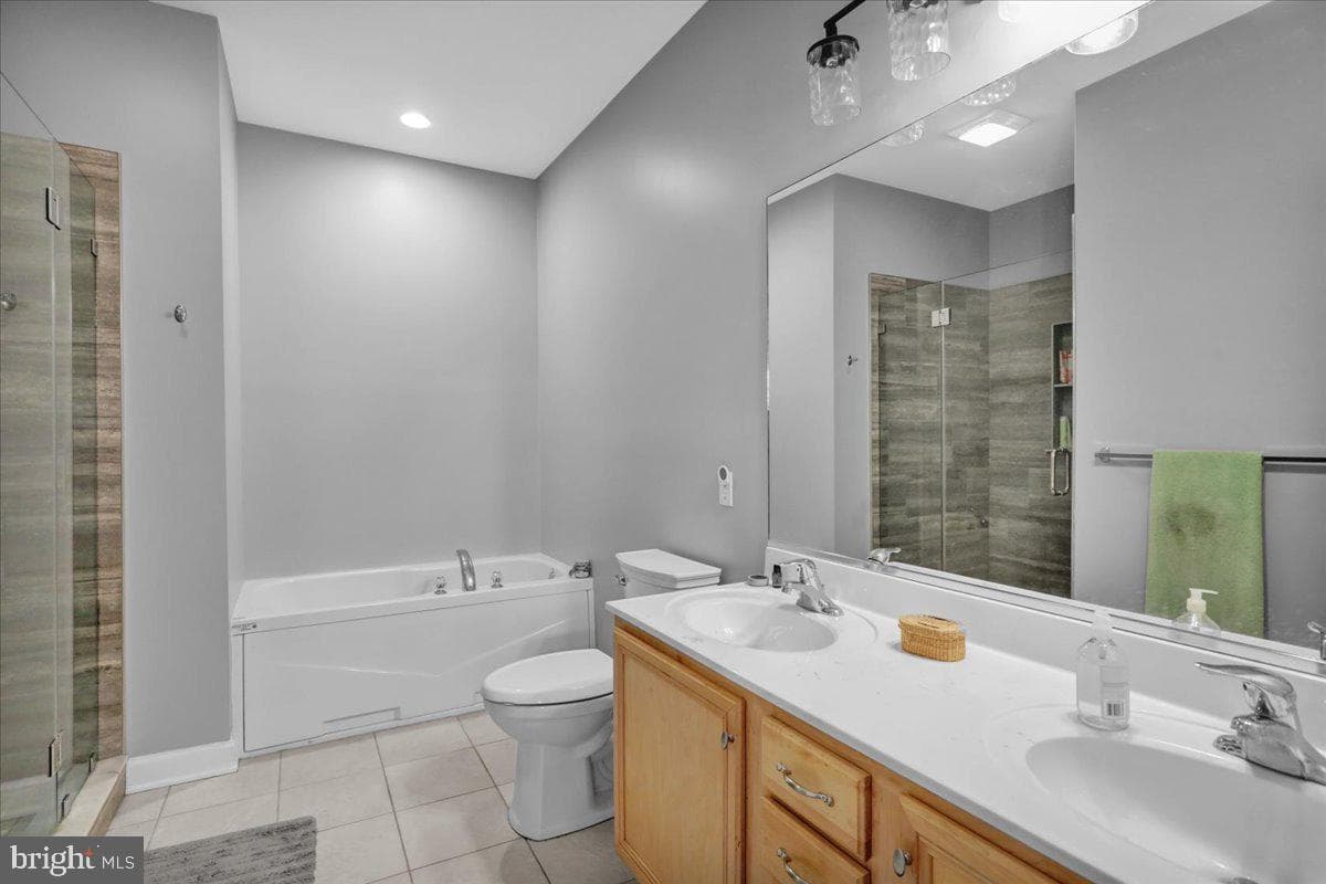 301 Hawthorne Lane photo 8