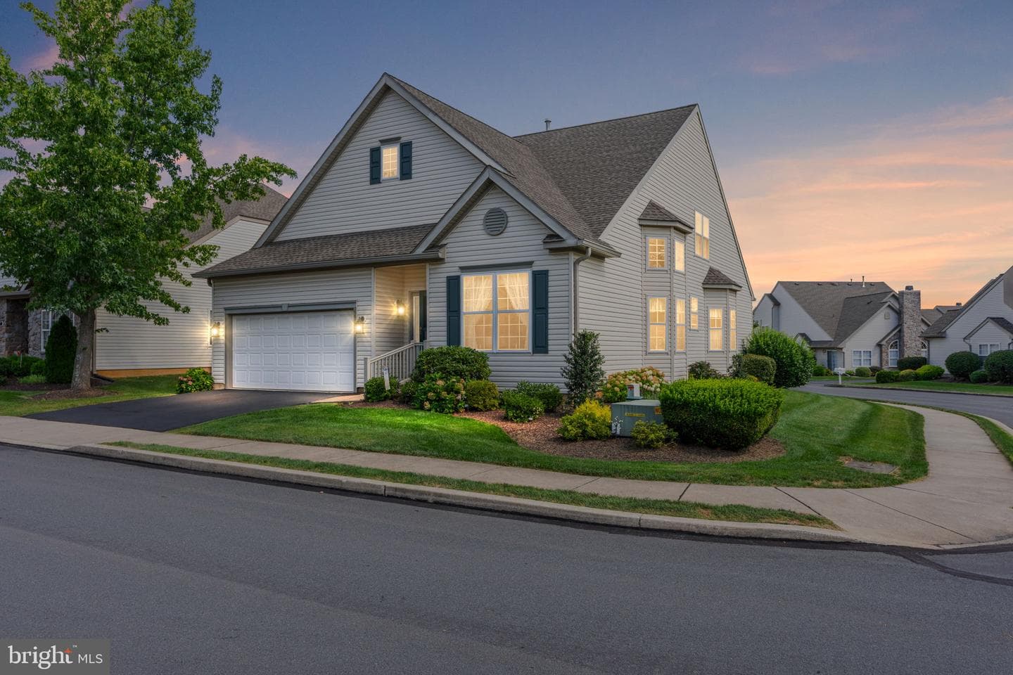 6635 Blue Heather Court photo 2