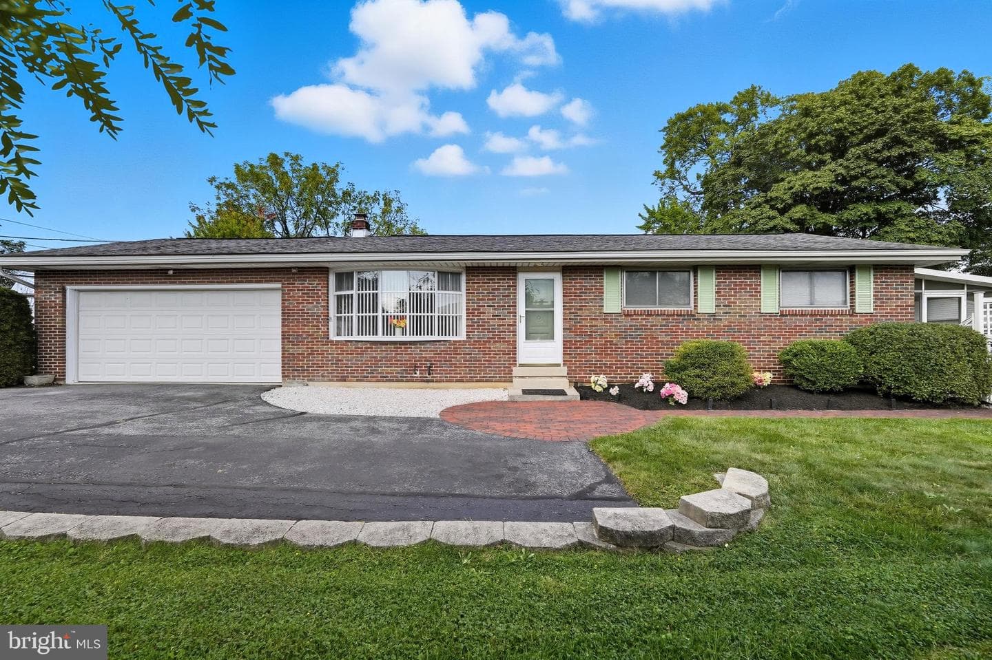 6342 Chapmans Road photo 1