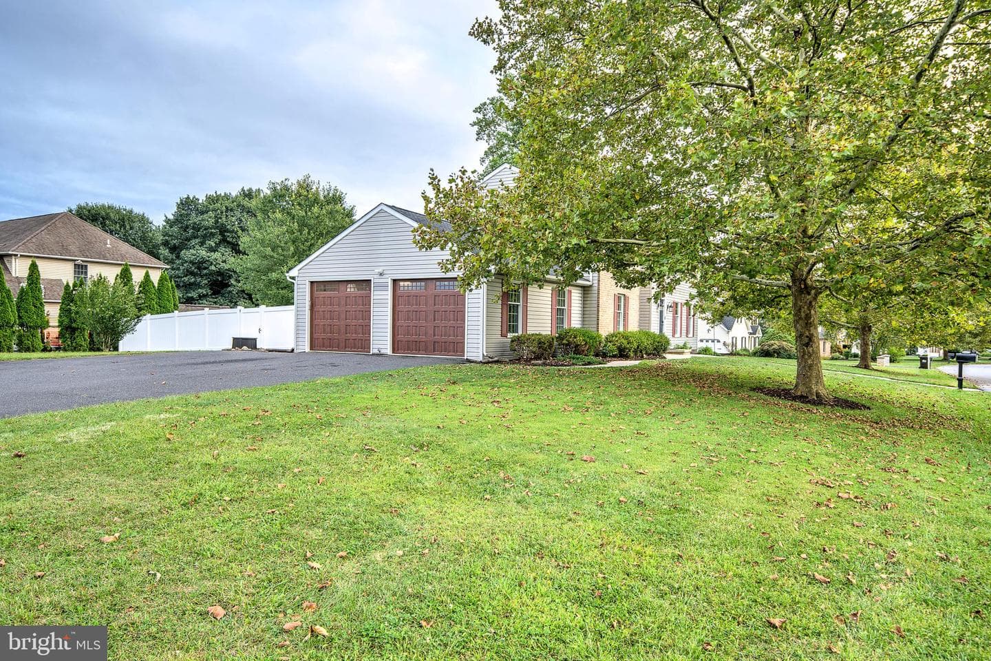 4880 Mar Street photo 12