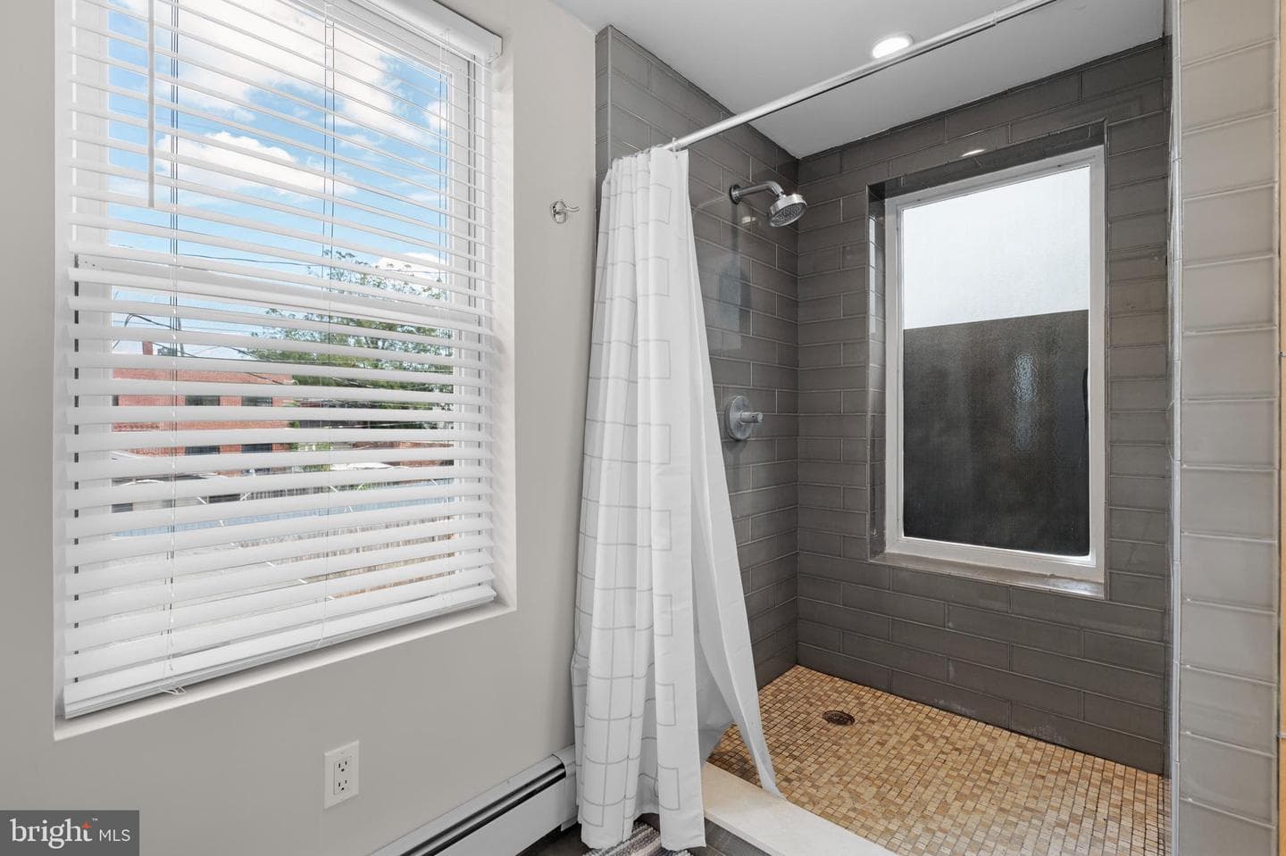 828 W Gordon Street photo 27