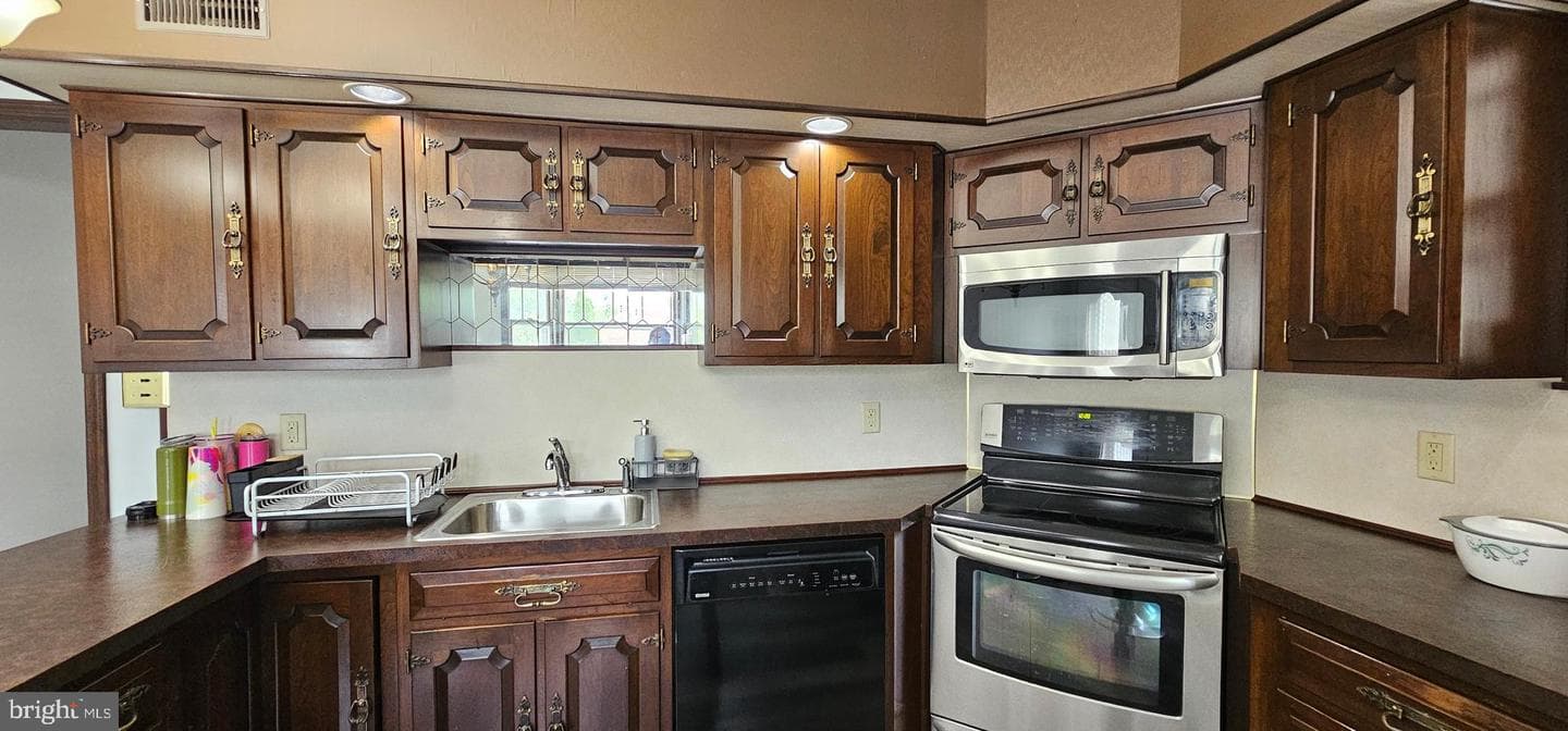 1309 Greenview Drive photo 11