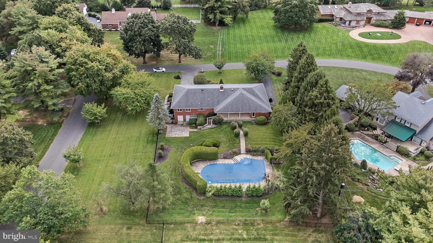 871 Robin Hood Drive photo 44