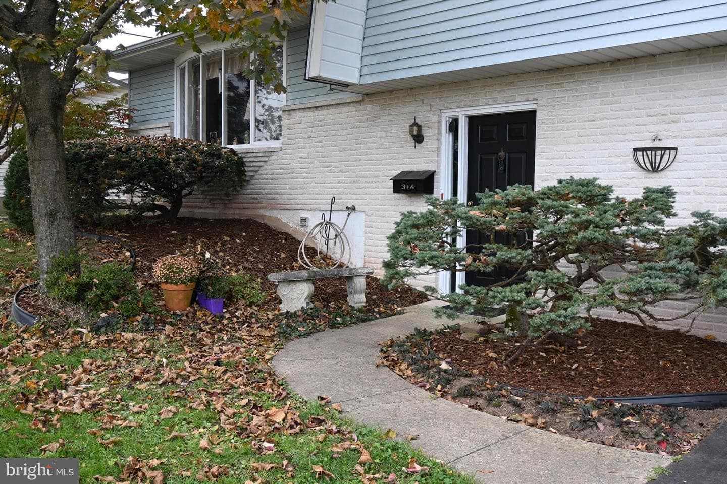 314 Saucon Lane photo 2
