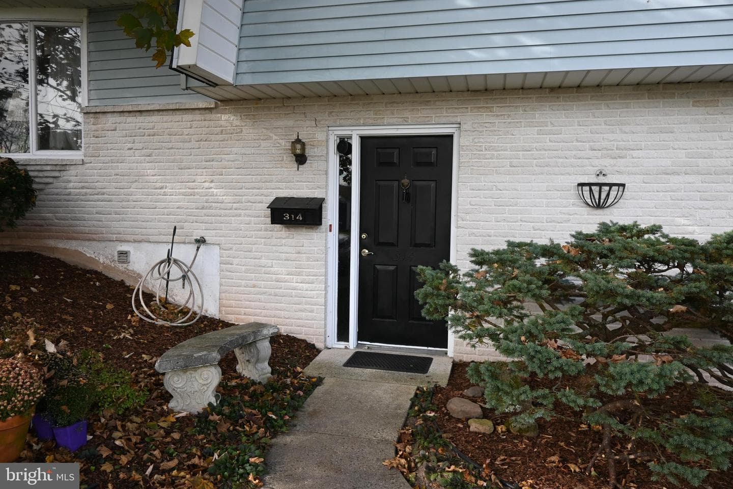 314 Saucon Lane photo 3