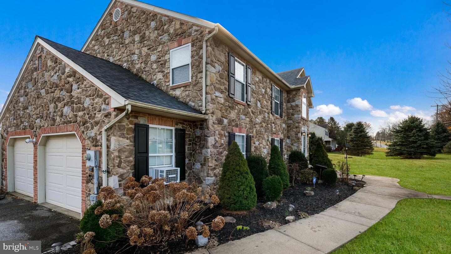 9032 Claussville Road photo 4