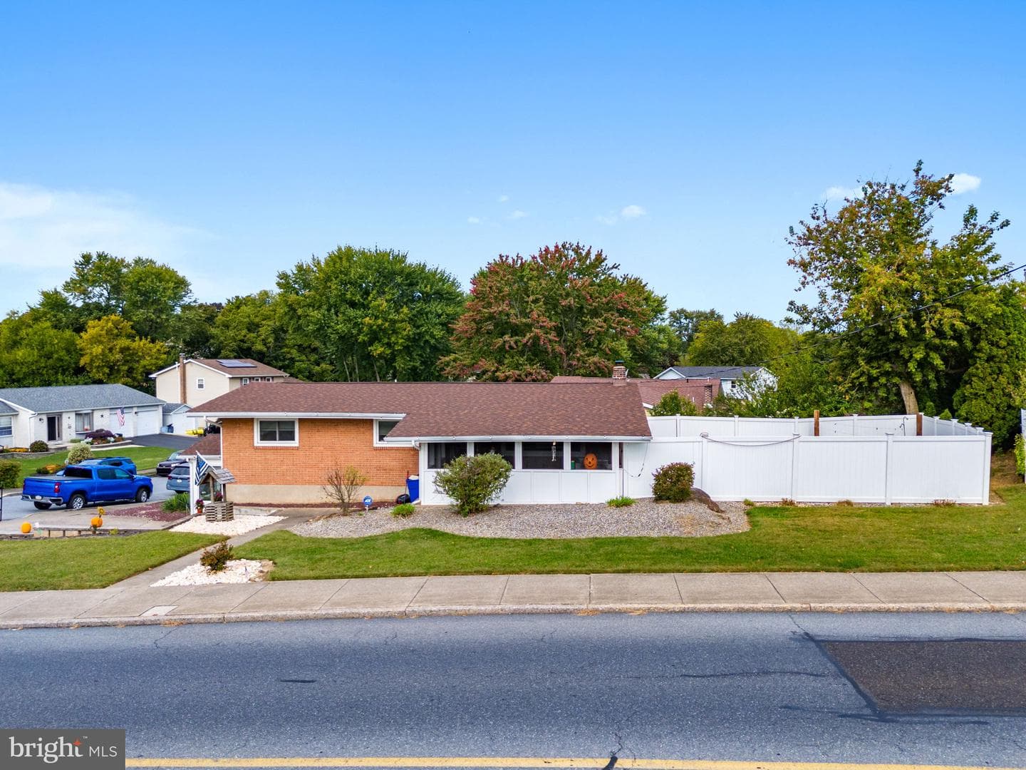 137 E Harrison Street photo 1
