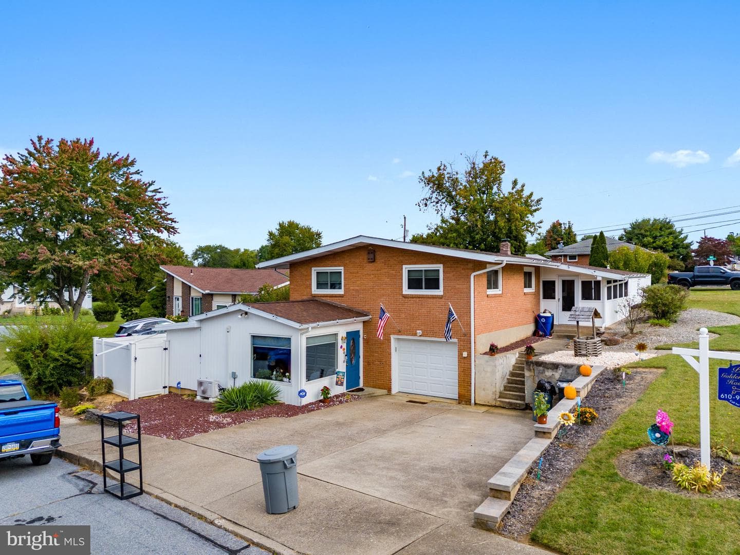 137 E Harrison Street photo 3