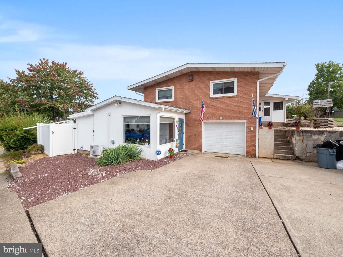 137 E Harrison Street photo 4