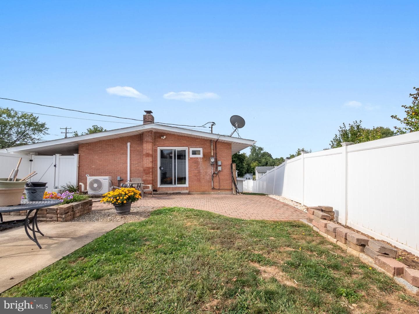 137 E Harrison Street photo 8