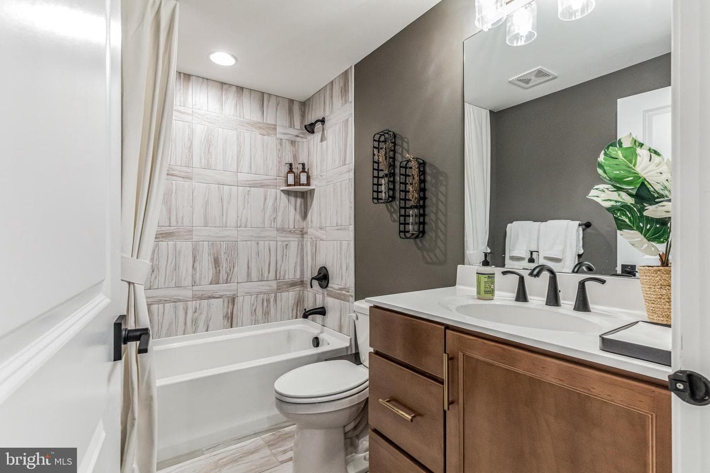 4434 Taviston Court E. photo 46