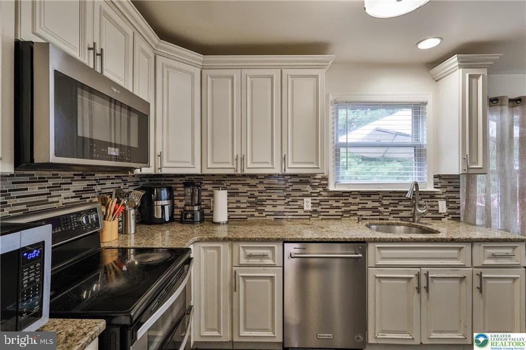 204 Ridings Circle photo 13
