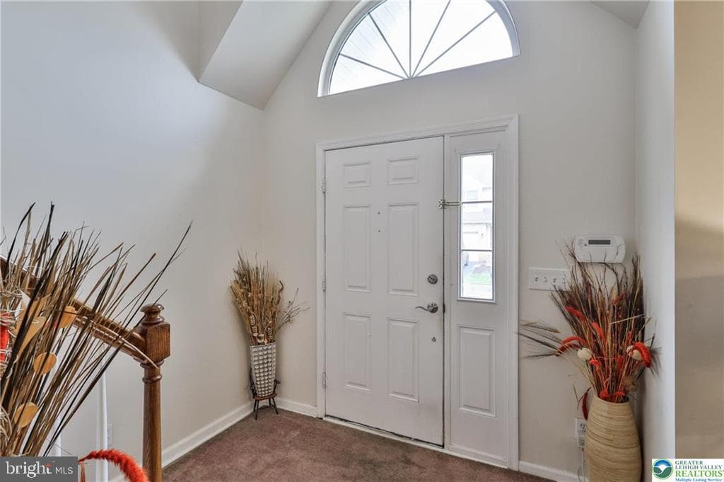 204 Ridings Circle photo 3