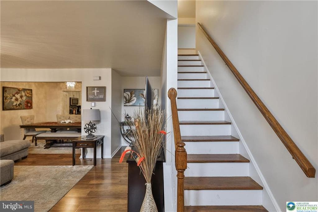 204 Ridings Circle photo 4